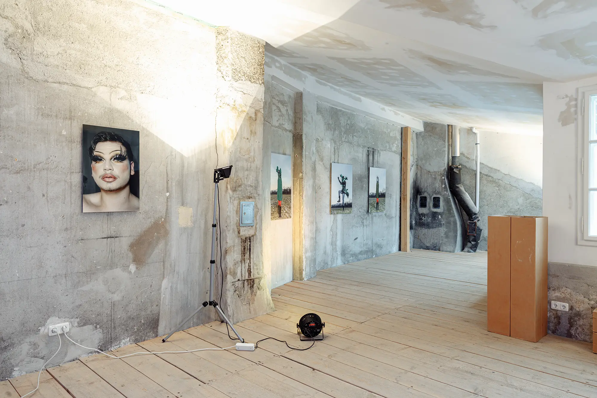 emil klostermann, exhibition view, munchies art club magazine review
