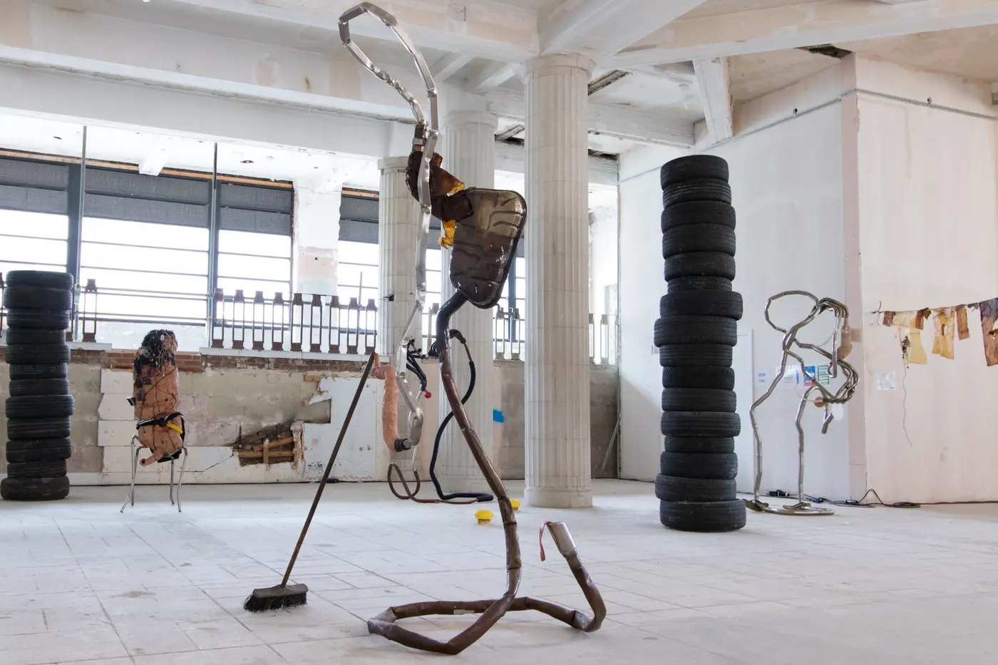 Graz exhibition currently, halle für kunst steiermark showcases Diego Bianchi with Errores Irreales curated by Sandro droschl