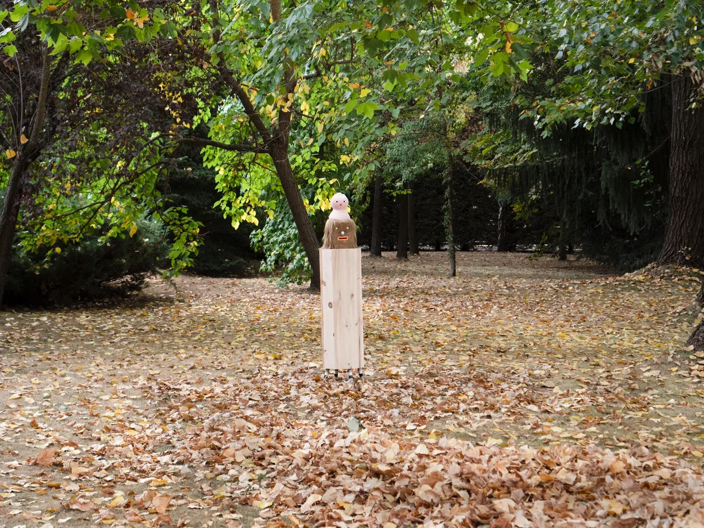 Artwork by Grip Face from a site-specific project developed during his residency at Fundación El Núcleo. The piece combines surreal painted forms and sculptural elements integrated into the space