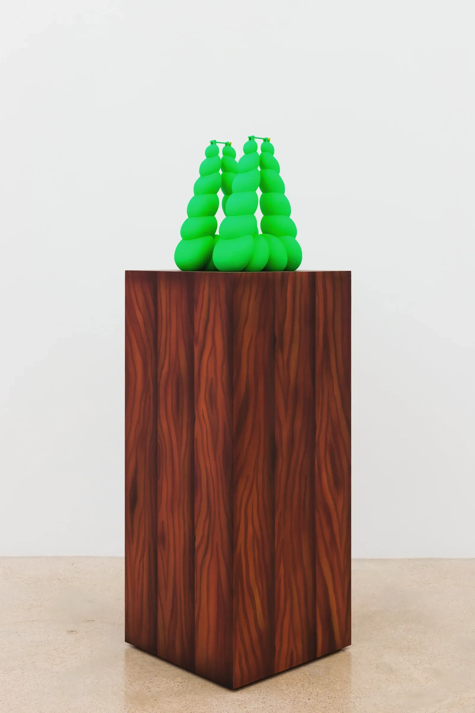 artist portrait, Fátima de Juan, green sculpture work 