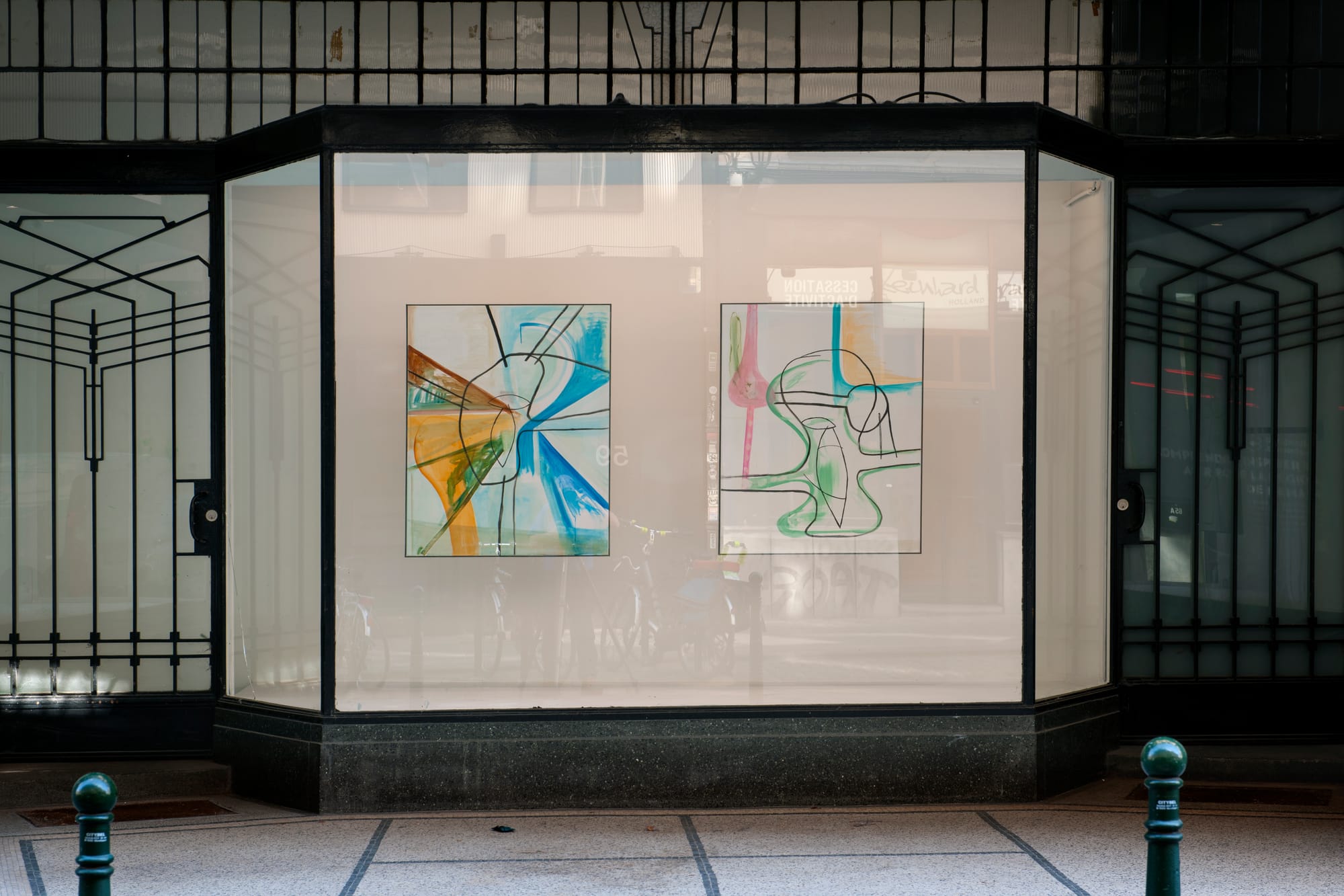 Tom Król, “JAP_Entre Deux Portes,” installation view, 2022, two framed abstract paintings displayed in a street-facing gallery window.