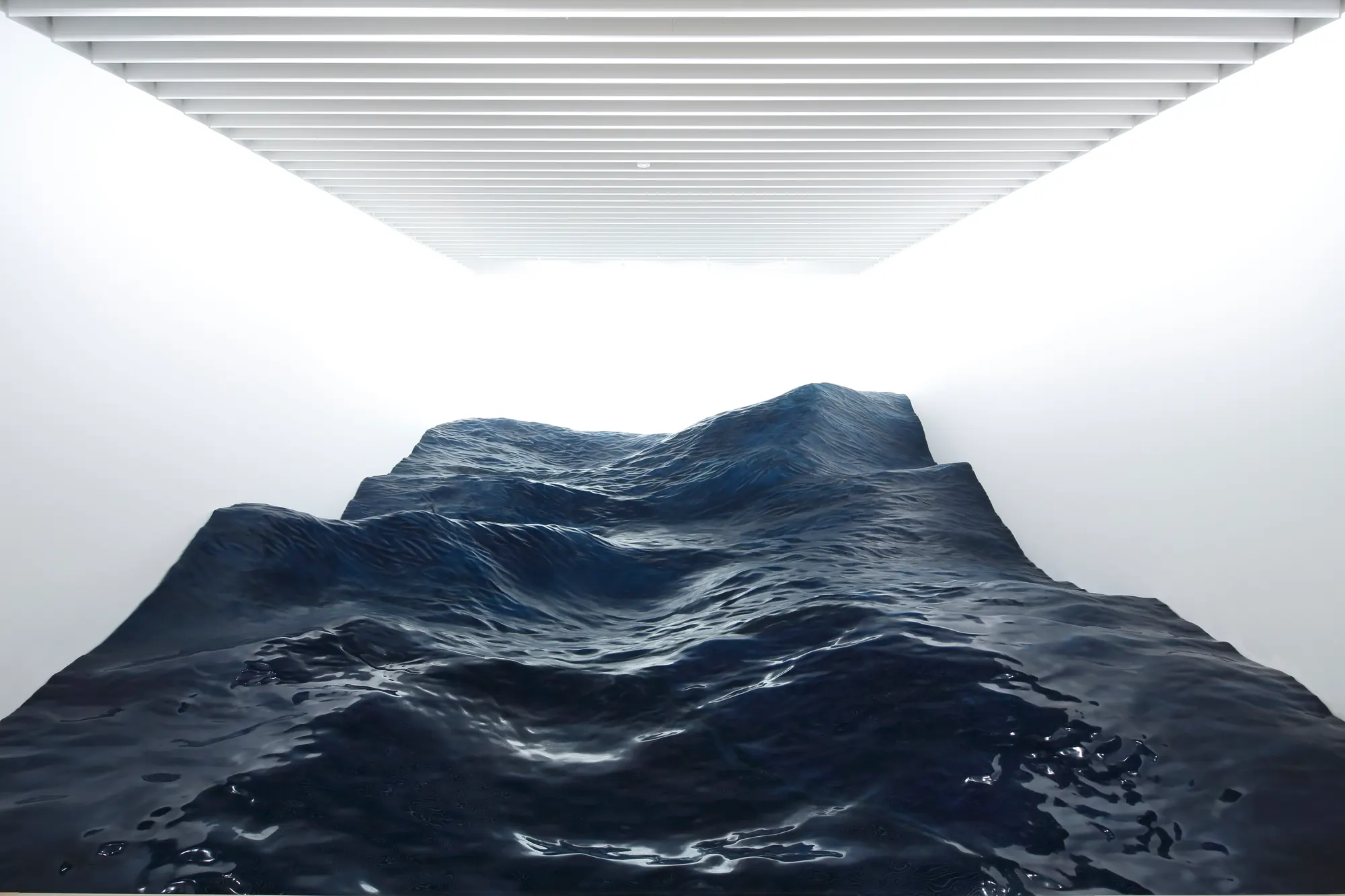 目 [mé] Contact (2019) immersive ocean-like installation with undulating dark blue surface presented at Mori Art Museum Tokyo