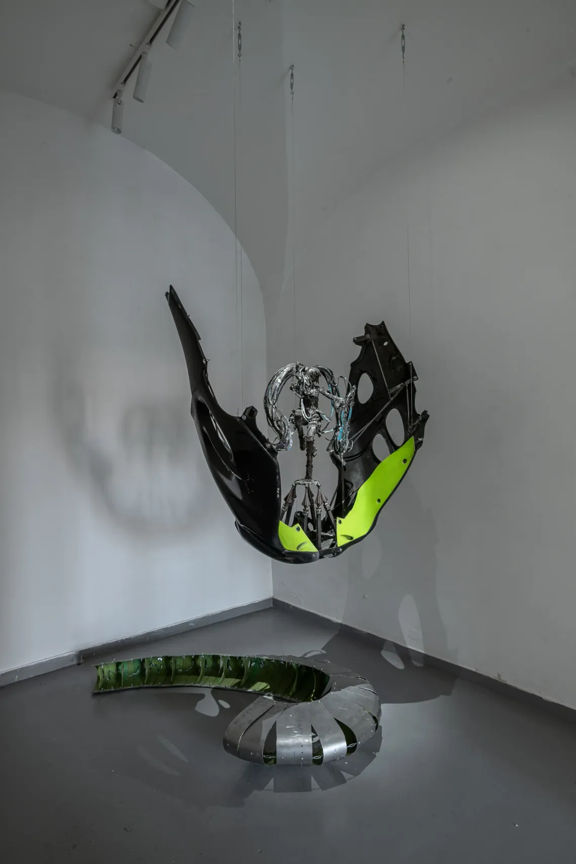 Liudvikas Kesminas-artist-exhibition-submission-catapult-exhibition-view VAA Gallery Artifex , metall instalaltion