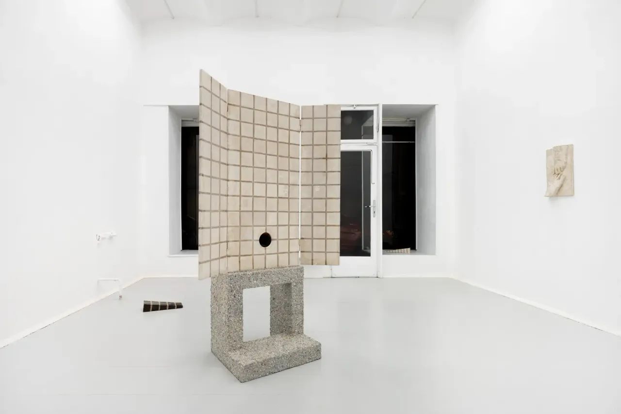 Exhibition View:  Heti PRACK | Ehrenamt, KOENIG2 by_robbygreif, Wien 2025, catapult munchies art club