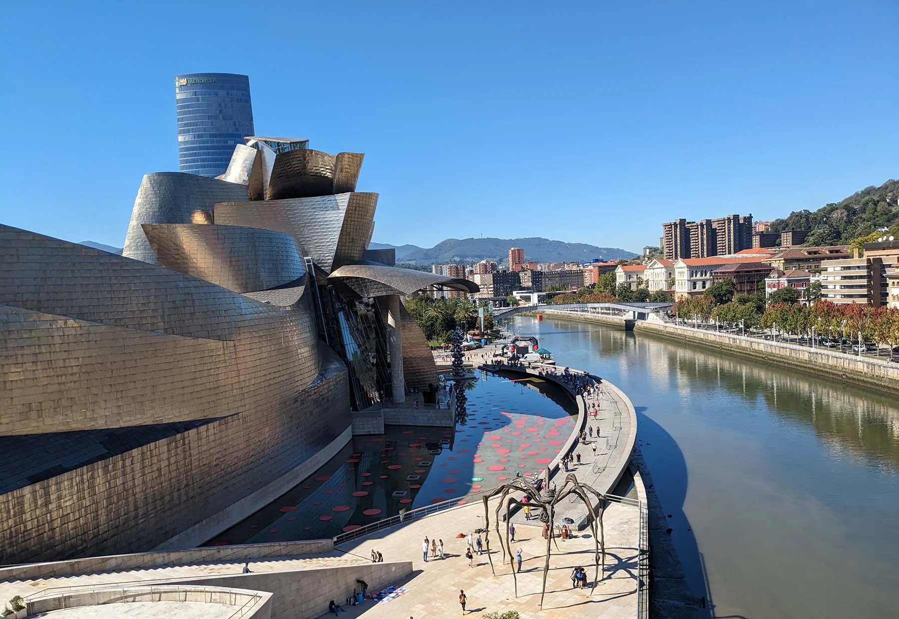 Discover with us, The Guggenheim Bilbao: Where Art And Architecture Converge