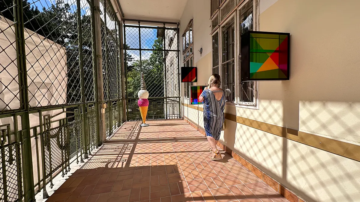 parallel vienna art fair review at otto wagner areal review image with zweintopf artist duo installation work