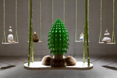 Grip Face, Utopía del Lodo y Sashimi de Bruma, installation view with green cactus-like sculpture and suspended swing platforms, Miró Foundation Museum, Barcelona contemporary art exhibition.