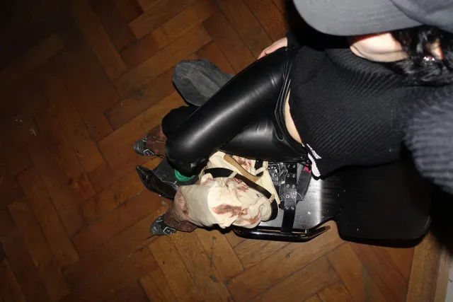 Ju Aichinger: Fragile Power in Clay, Costume and Queer Worlds