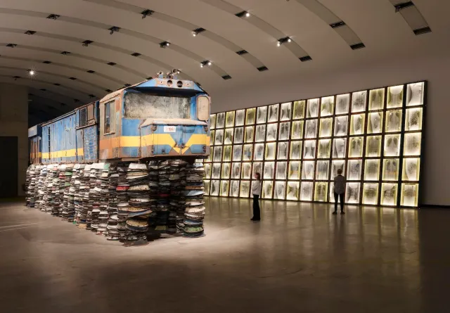 Ibrahim Mahama at Kunsthalle Wien: When History Becomes Material